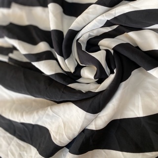 Vải lụa sọc đen và trắng