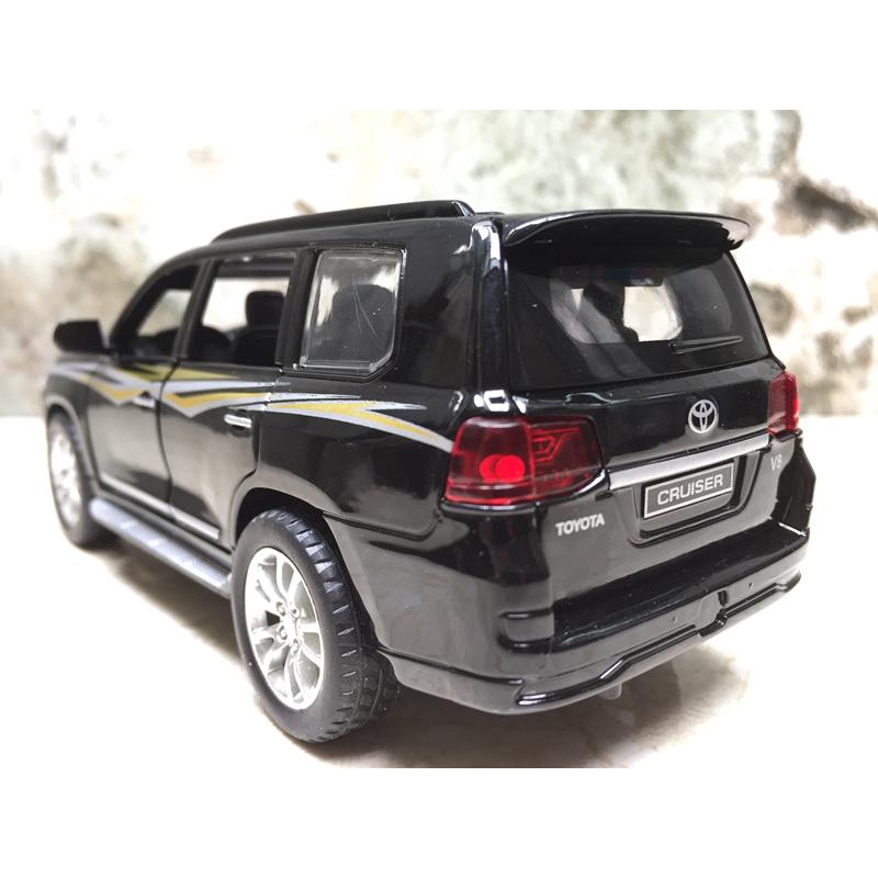 Mô hình xe ô tô TOYOTA  Land Cruiser 1:32