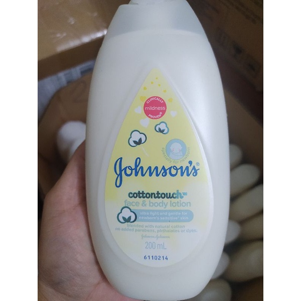 Sữa dưỡng ẩm Johnson's mềm mịn cotton touch 200ml