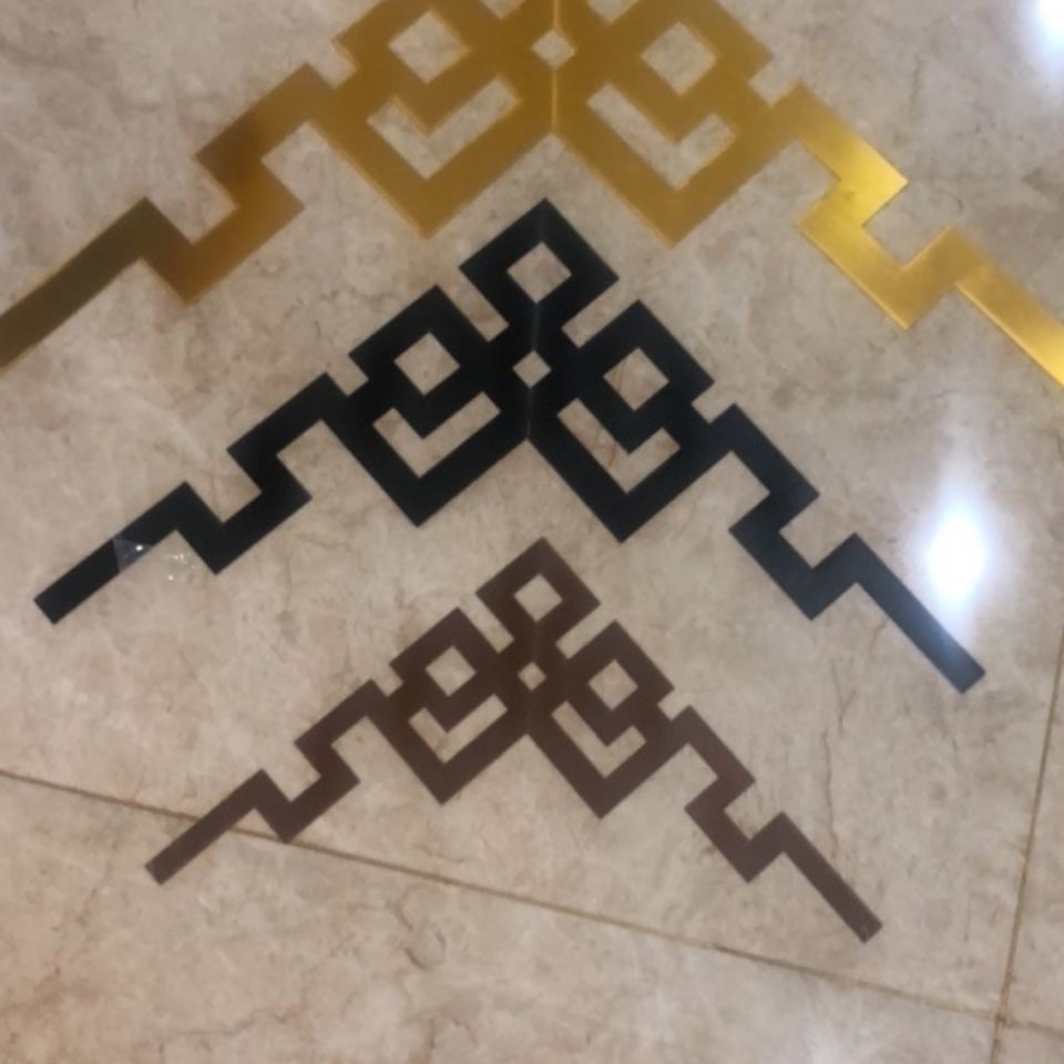 Miếng Dán Trang Trí Góc Trần Nhà / Tường / Trần Nhà Hình Hoa Bằng Acrylic Tráng Gương Độc Đáo Xinh Xắn