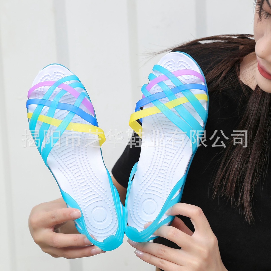 Giày Sandal Nhựa Dẻo Đế Bằng Màu Cầu Vồng Phong Cách Mới Cho Nữ