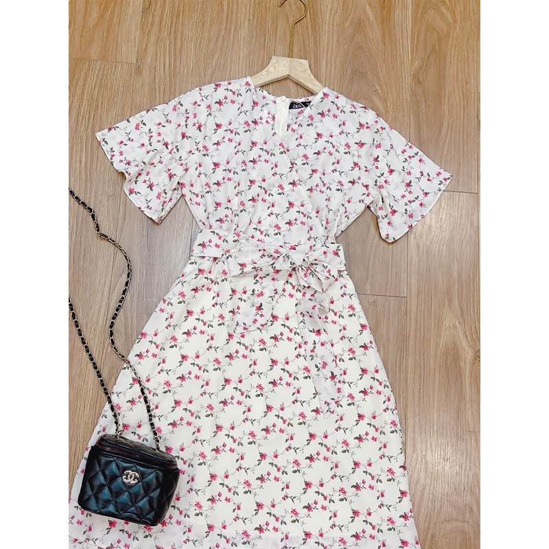 VNU303 - VÁY HOA HỒNG NHÍ CỔ V XẾP TẦNG NƠ EO | BigBuy360 - bigbuy360.vn