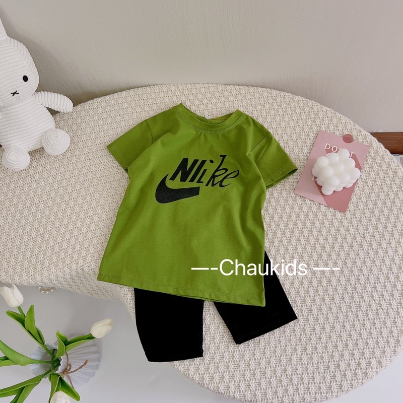 Bộ Ni xanh lá cho bé gái