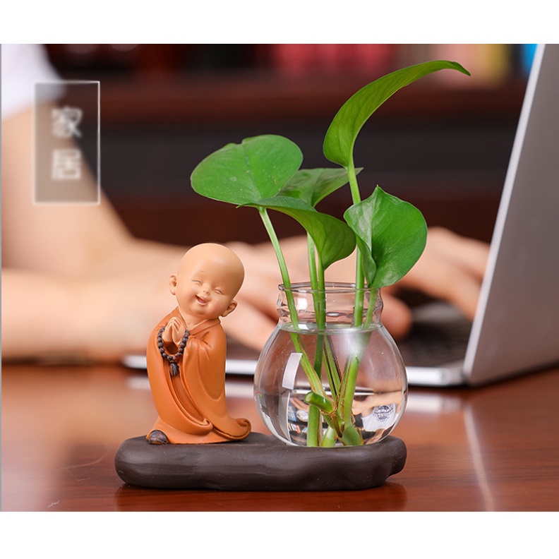Bình thủy sinh hình chú tiểu an nhiên trồng cây tặng kèm sỏi, bao gồm tượng-bình-đế, mang lại sự an nhiên và bình an