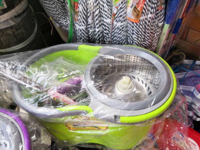 Thùng lau nhà tròn xoay