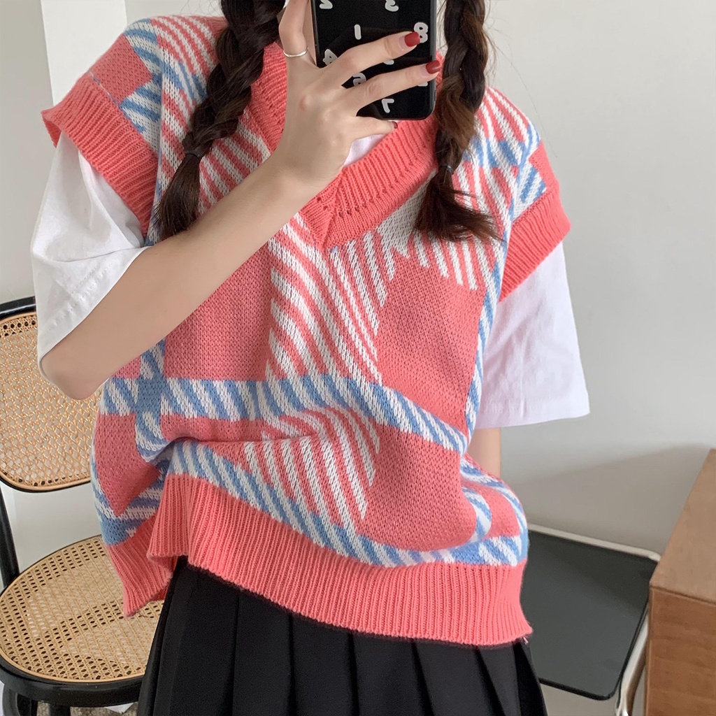 Áo dệt kim sát nách cổ chữ V dáng rộng họa tiết kẻ sọc màu hồng phong cách Hàn Quốc