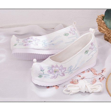 Giày cổ trang thêu hoa sen cao cấp 5cm - Giày thêu hoa cổ trang