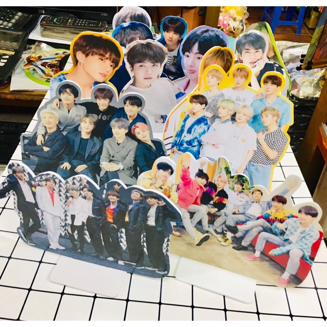 Tượng standee BTS để bàn