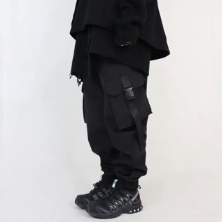 Quần túi hộp có buckle