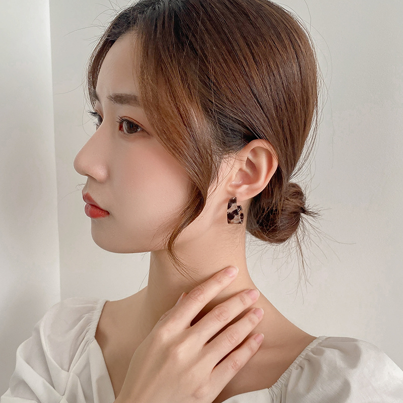 Đôi Bông Tai Họa Tiết Da Báo Bằng Acrylic Thời Trang Dễ Phối Đồ Cho Nữ