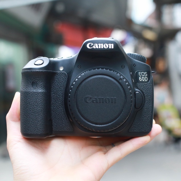 Bộ máy ảnh Canon EOS 60D kèm ống kính Canon EF-S 18-55mm F3.5-5.6