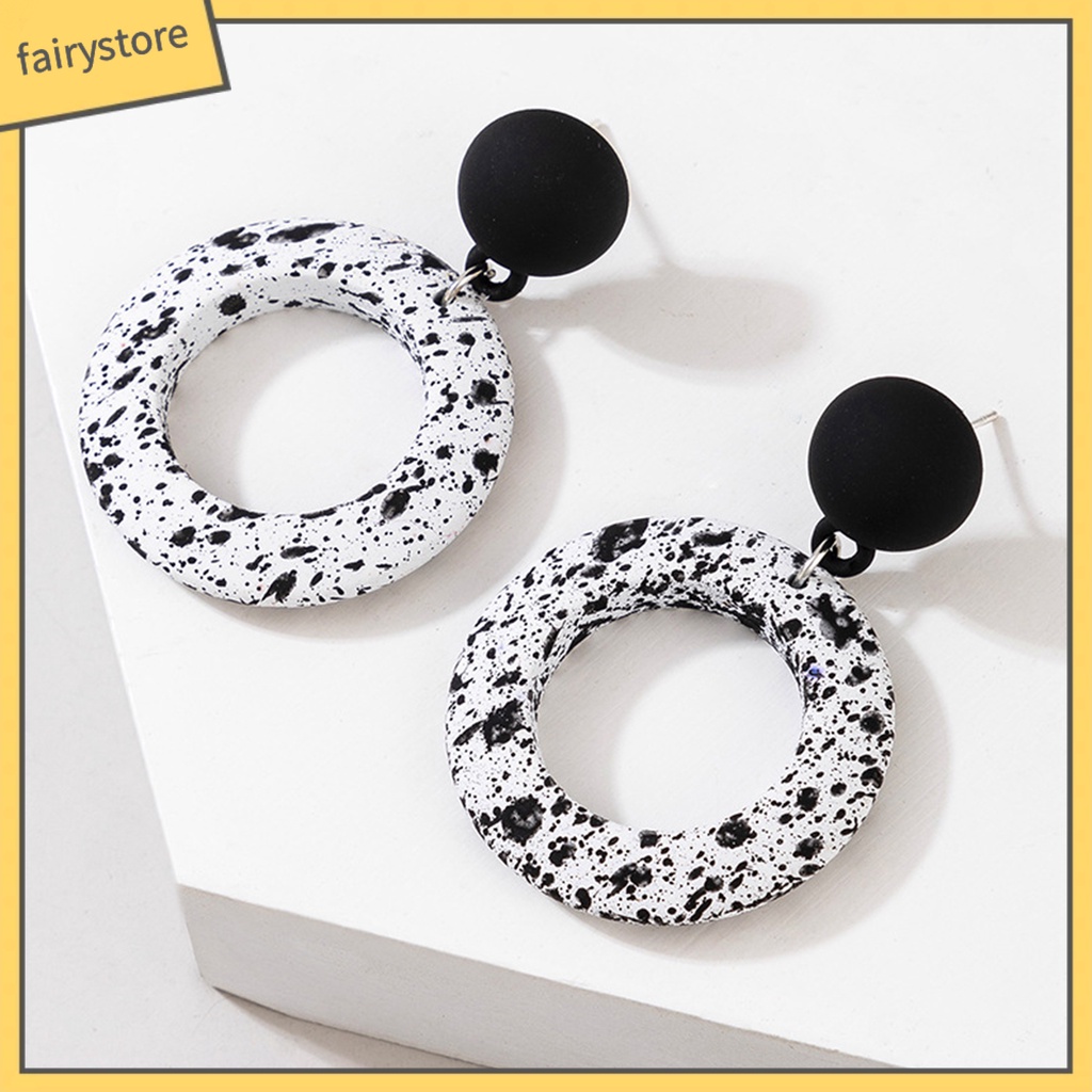 Khuyên tai dáng dài mặt tròn phối màu trắng đen thời trang cá tính