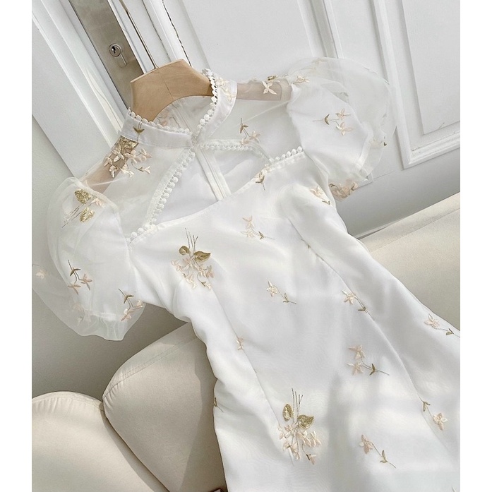 Đầm Voan Trắng Cổ Tàu Cut-out Ngực