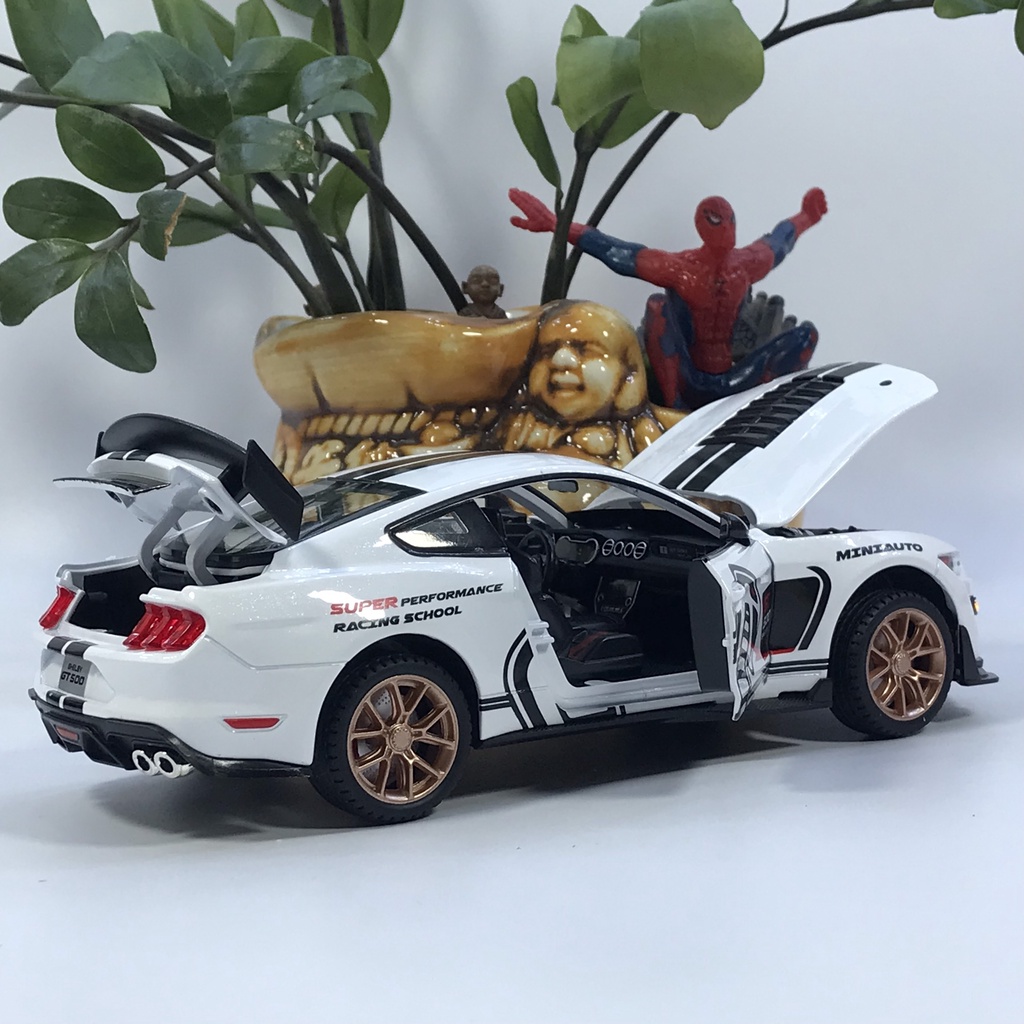 Mô hình xe ô tô Ford Mustang Shelby GT500 tỷ lệ 1:20 bằng hợp kim