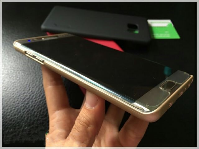 Ốp lưng Nillkin sần Samsung Galaxy Note FE - (Đen, Vàng)