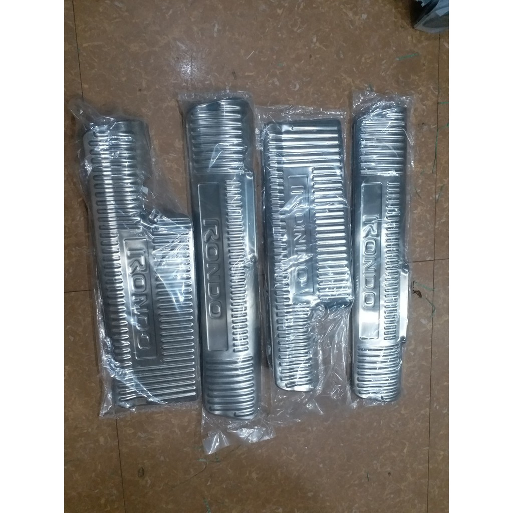 Bộ nẹp bước Chân Trong Inox xe Kia Rondo các đời 2015-2021