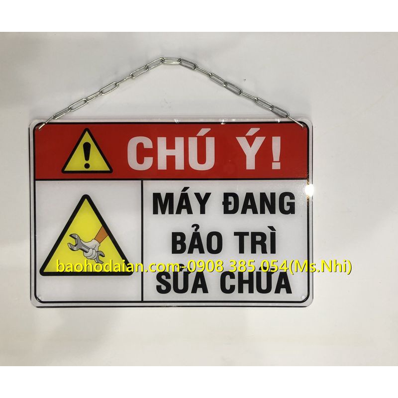 Bảng báo mica nội dung ''máy đang bảo trì sửa chữa'' có dây xích treo tiện lợi (20x30cm)-Hình thật