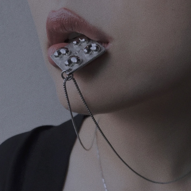 Vòng cổ Mặt Hình Viên Thuốc Thời Trang Cho Nữ