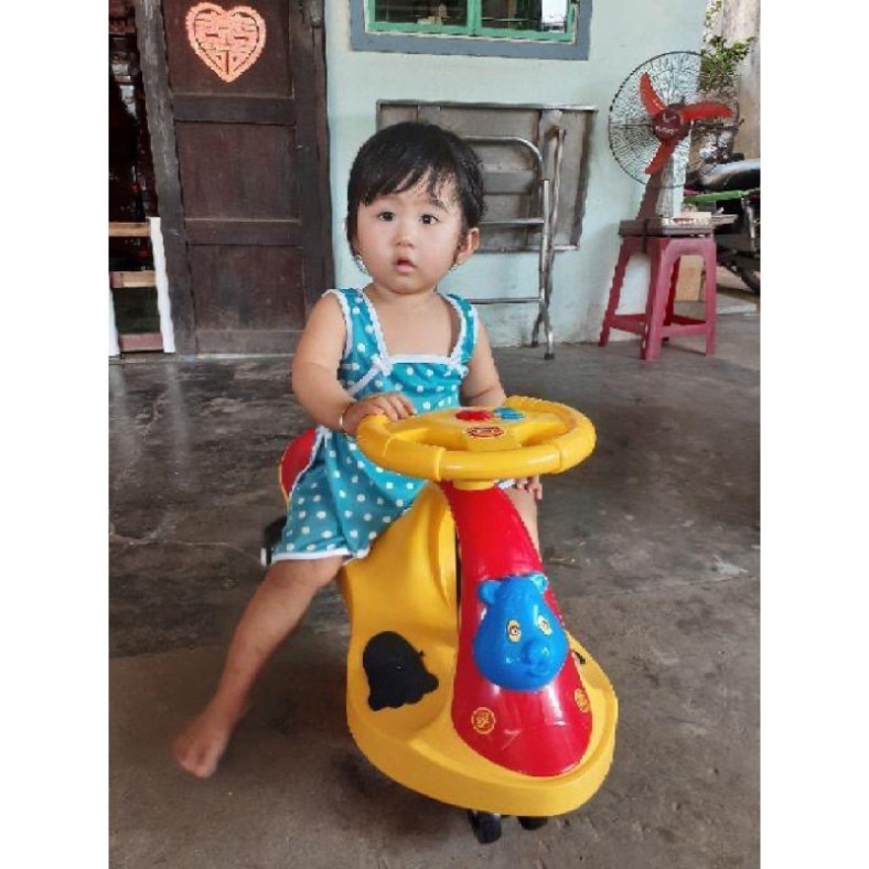 XE LẮC CÓ NHẠC