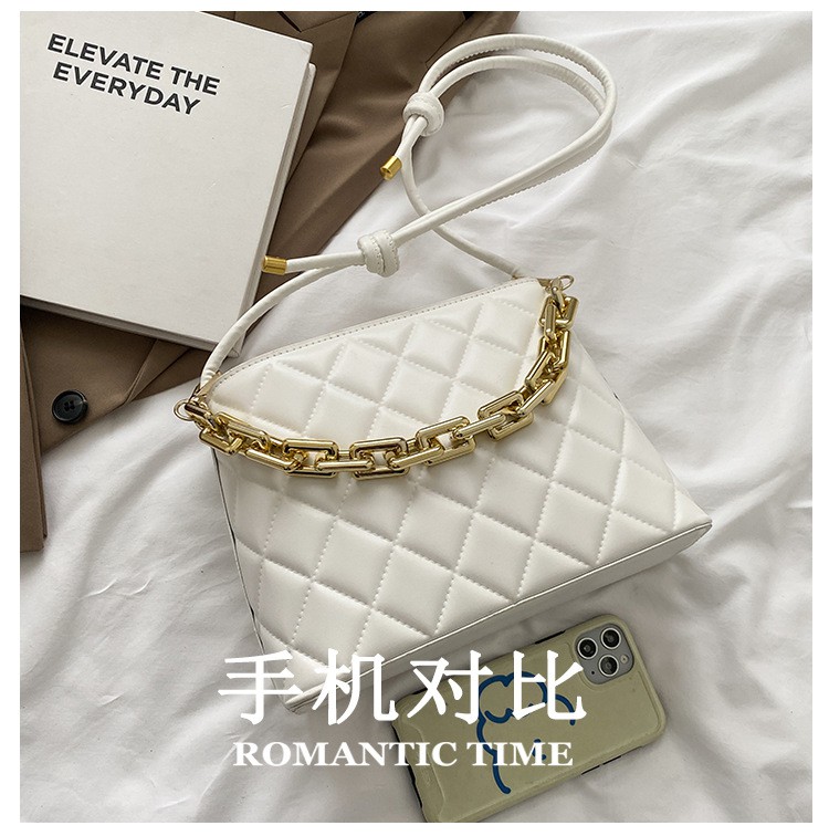 2021 New Online Red And Western Style Retro Rhombus Chain Bag Shoulder Bag Large Capacity Large Bags Chanel-Style Bucket Bag