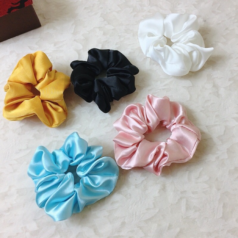 scrunchies dây cột tóc vải màu trắng kem xinh