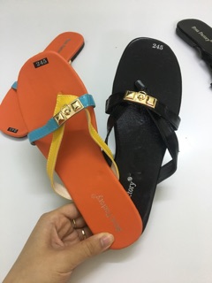 DÉP LÊ XỎ NGÓN MŨI TRÒN H.M