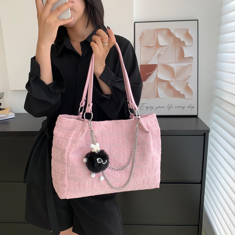 Túi xách đeo chéo vai JASMIN NOIR cỡ lớn bằng vải nhung dập nổi họa tiết chữ phối chuỗi xích dành cho nữ