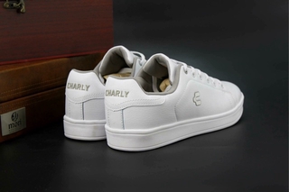 Giày sneakers