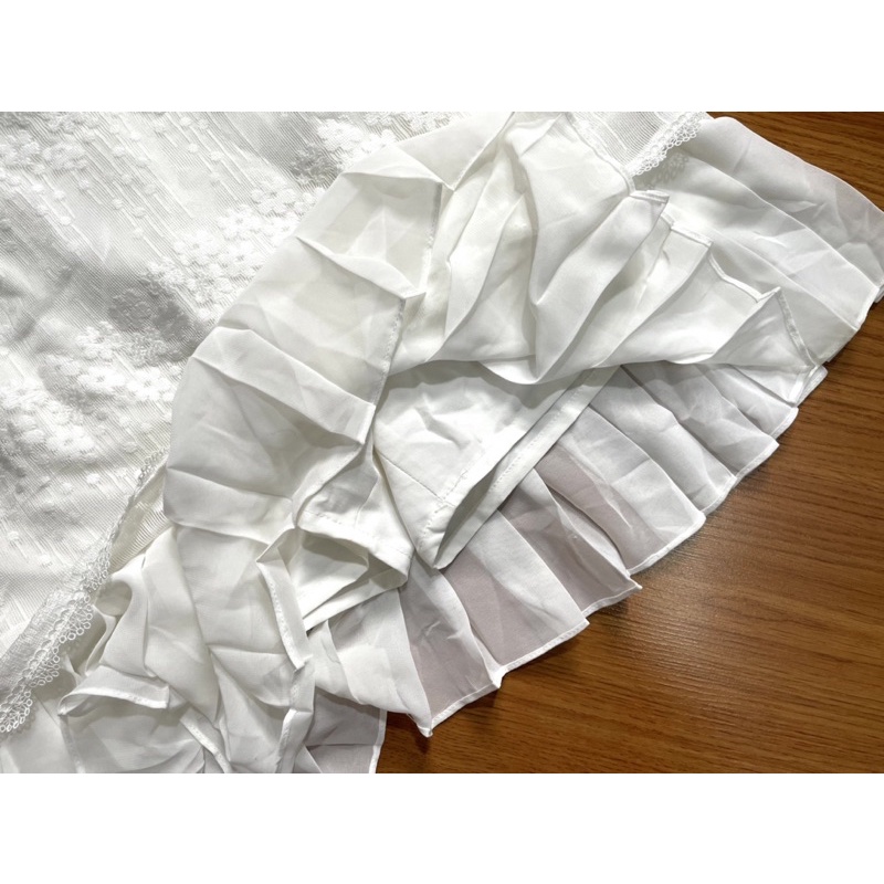 Chân váy trắng có lớp quần bên trong hãng Seven am size L