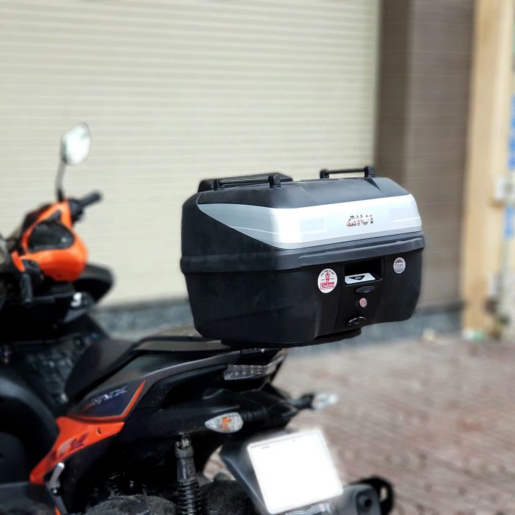 Thùng sau Givi B32N-ADV hệ thống khóa Monolock cao cấp dung tích 32 lít kèm đế gắn thùng Givi MP60N chính hãng