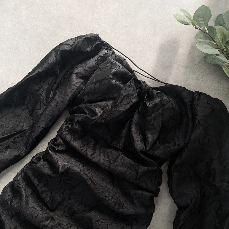 ĐẦM ĐEN TAY DÀI JAMIE DRESS thiết kế tay phồng điểm nhấn thắt dây sau lưng sexy cho các dịp lễ cuối năm chất vải dày dặn