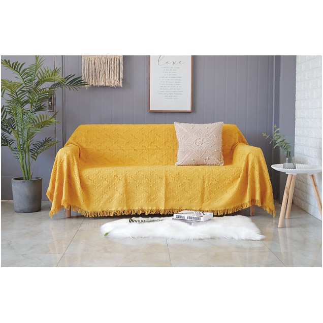 Thảm trải sofa chất liệu cotton cao cấp hoặc tiết trơn sang trọng