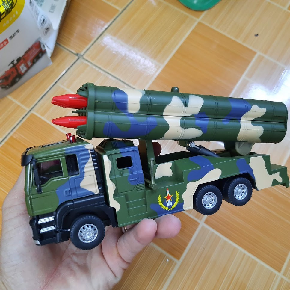 Xe quân sự bằng hợp kim nhựa có âm thanh và đèn xe đồ chơi trẻ em