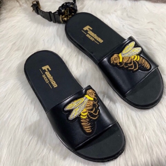 Dép quai ngang nam thêu ong chúa