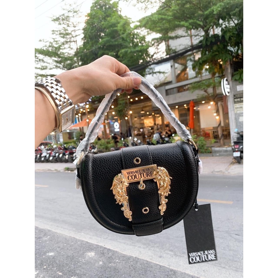 VERSACE Jeans Couture - dáng nửa vầng trăng hot trend cực đẹp off cực sâu.