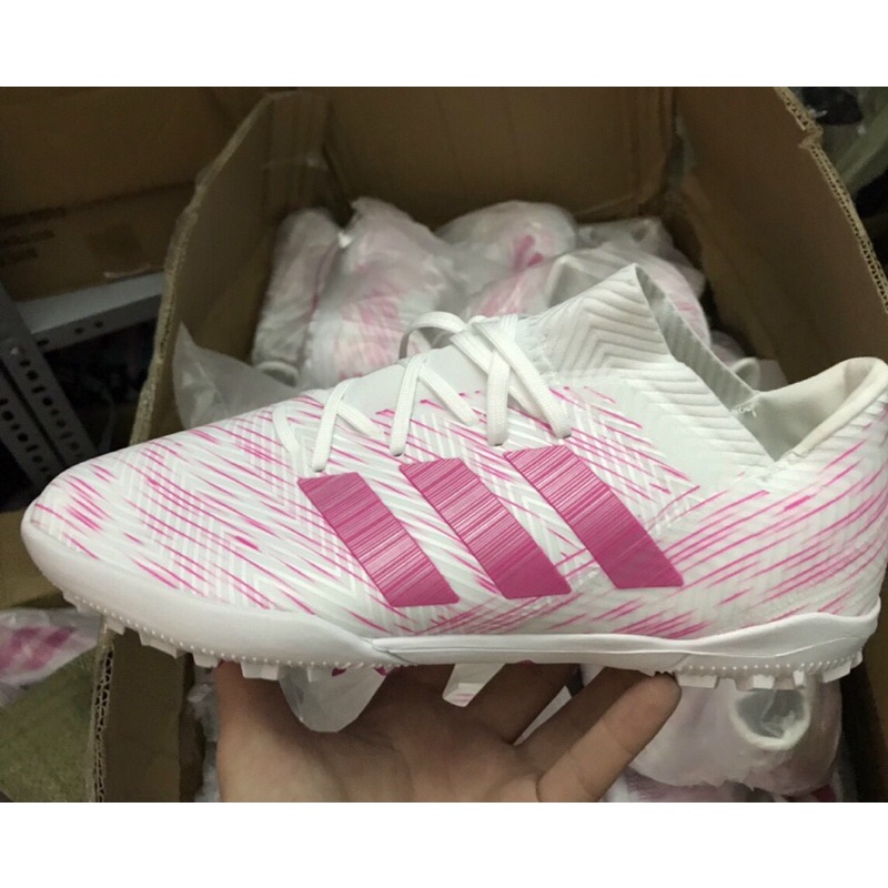 Giầy đá bóng Nemeziz 18.3 màu cam và màu hồng