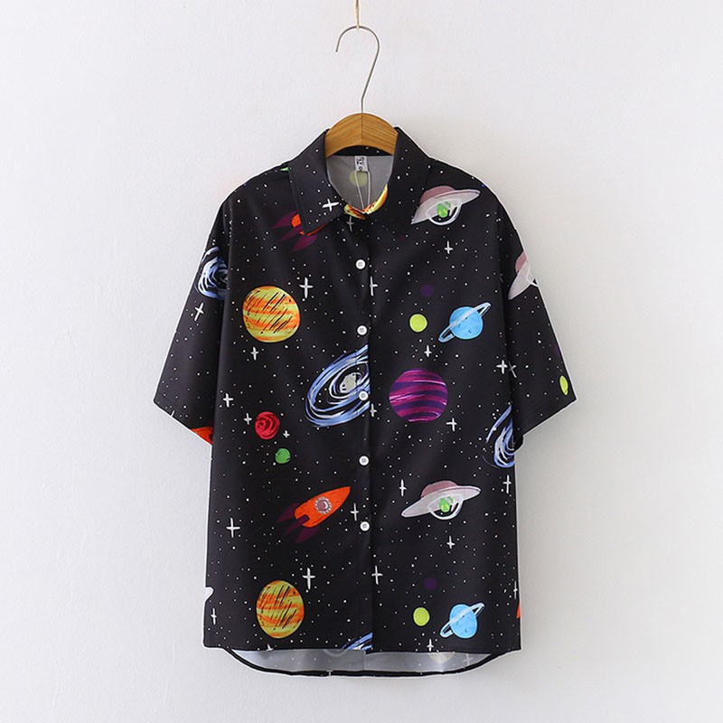 Áo sơ mi tay ngắn hoạ tiết dải ngân hà thiết kế dáng rộng thoải mái | BigBuy360 - bigbuy360.vn