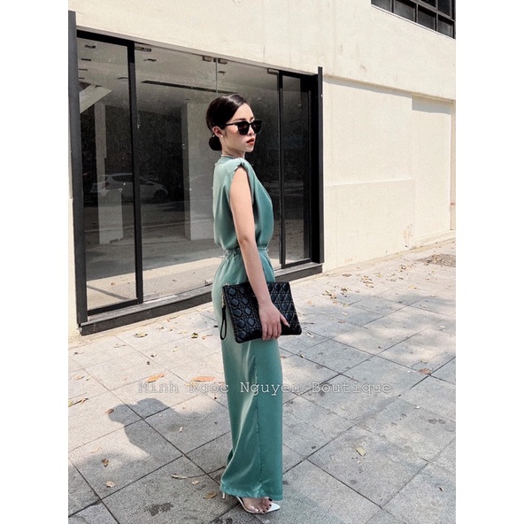 Set áo cổ tim đắp xéo độn vai phối quần ống suông vải lụa sang chảnh