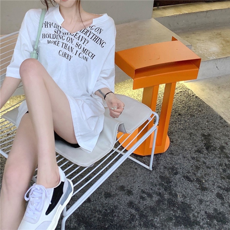 Áo Thun Nữ Ngắn Tay Cổ Chữ V In Hình