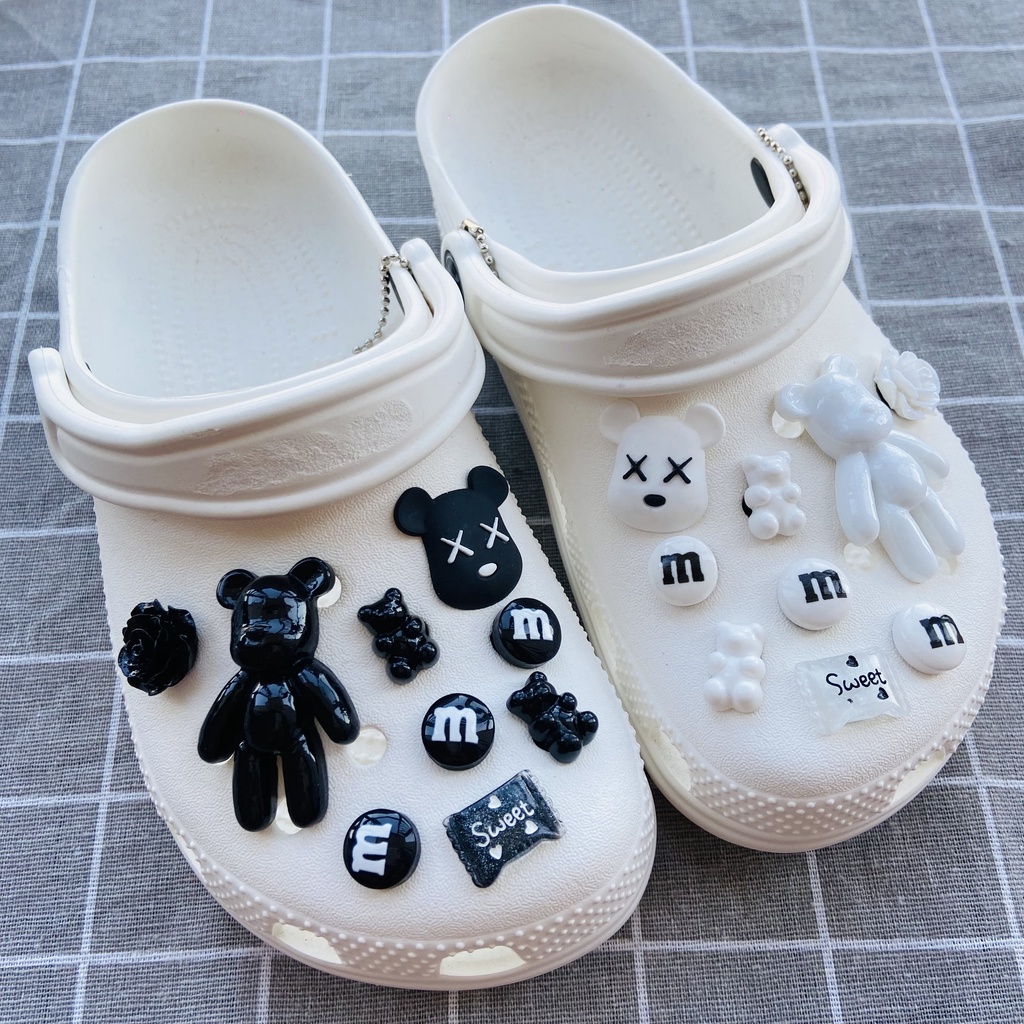 Sticker crocs Shoe Decoration for crocs đế caoBộ 18 Nút Gắn Trang Trí Giày Hình KAWS Độc Đáo#Loạt Đen Trắng