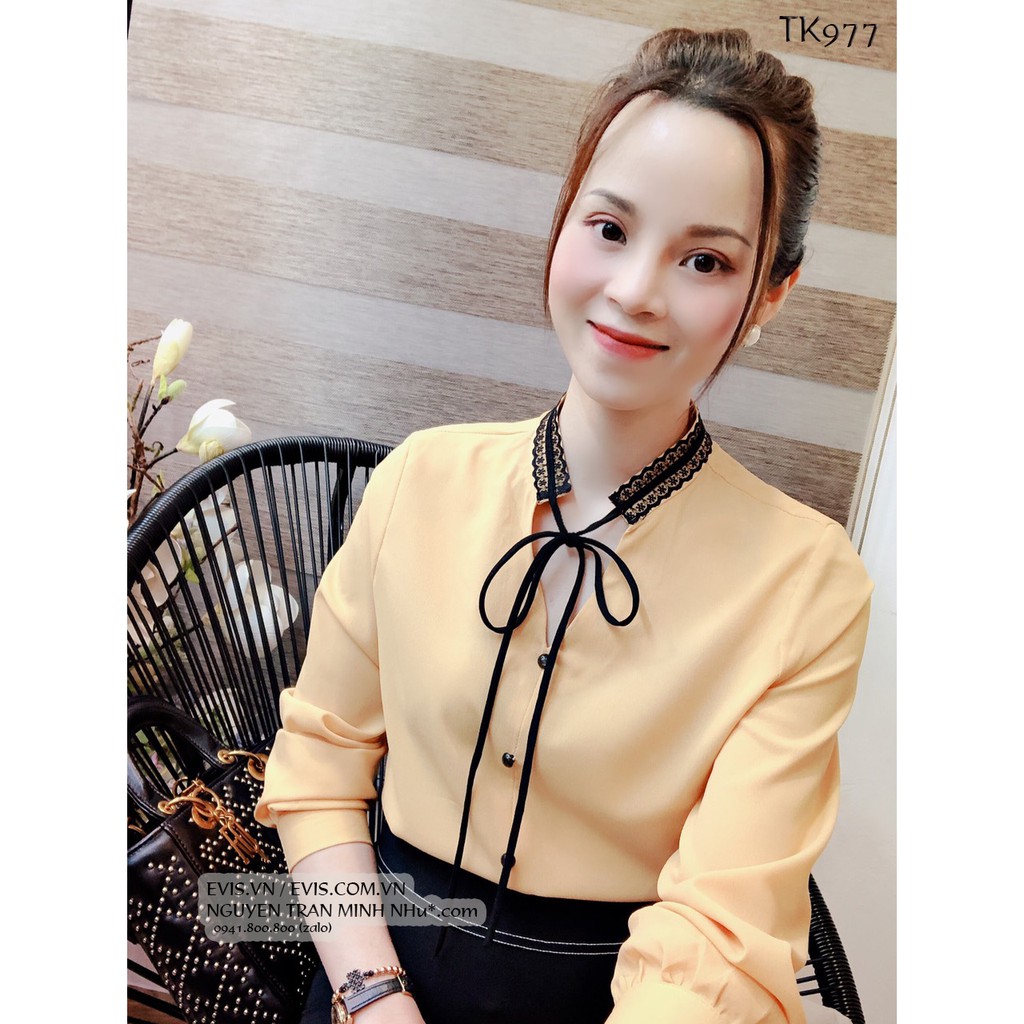 Áo sơ mi cổ nơ ren tay dài màu vàng