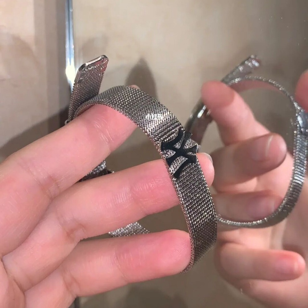 Vòng đeo tay unisex nam nữ MLB chất titan cao cấp không gỉ sáng bóng bền đẹp