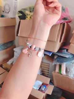 Vòng charm đeo tay