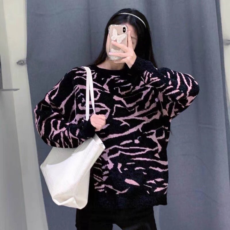 Áo len đen hồng Urban Revivo