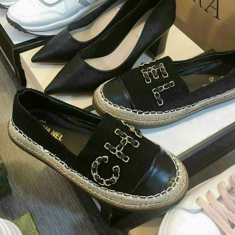 Giày slip on thô chữ CN viền xích đế ốp dẻo - 2P