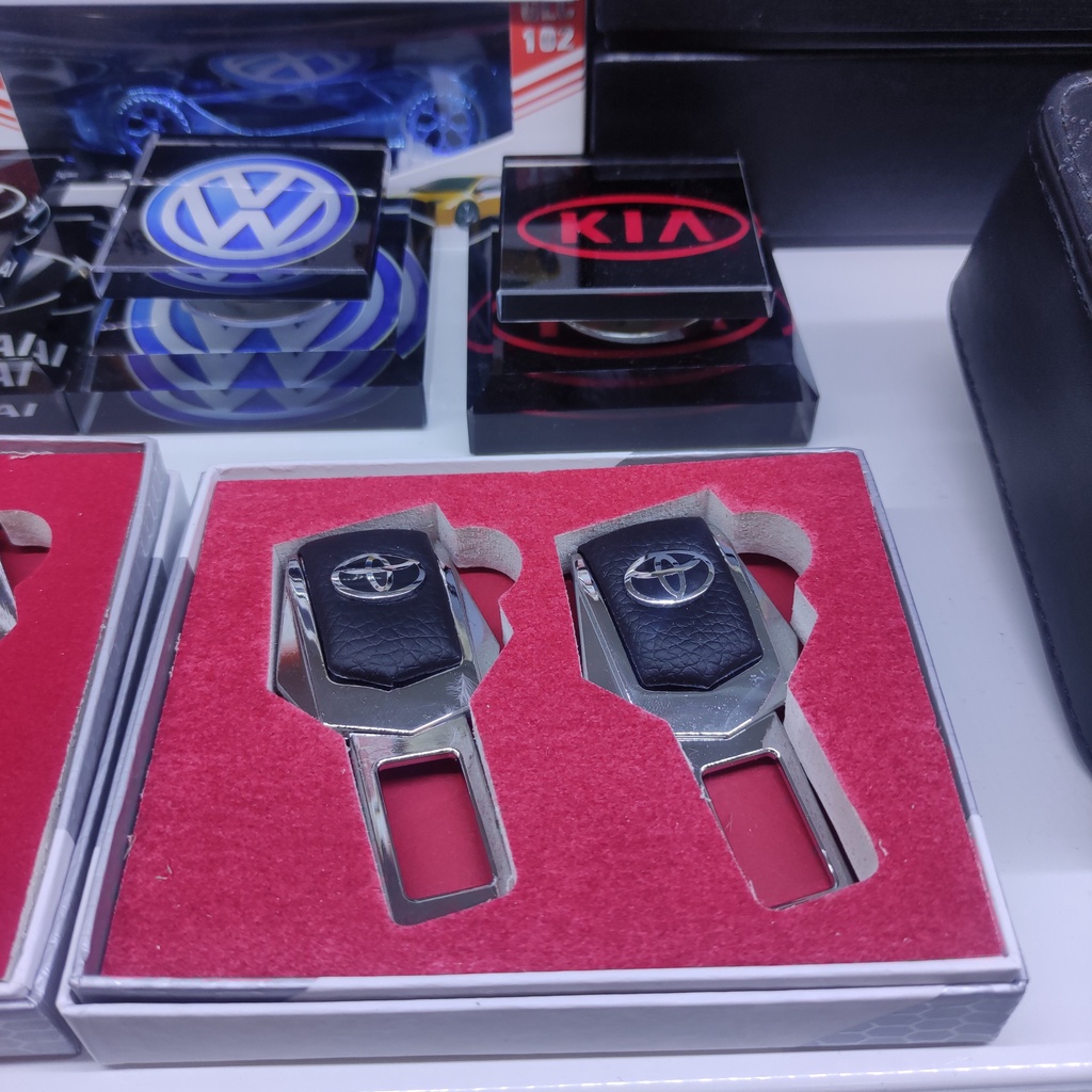 BỘ 2 CHỐT CẮM NGẮT CHUÔNG ĐAI AN TOÀN LOGO HÃNG XE