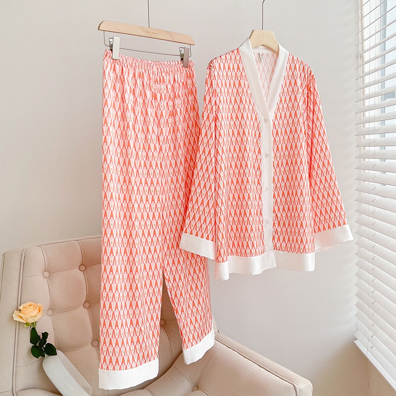 Bộ đồ ngủ vải lụa satin tay dài in họa tiết thời trang mùa xuân cho nữ