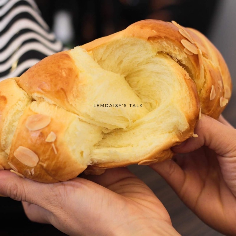 Bánh mì hoa cúc giao nóng mỗi ngày