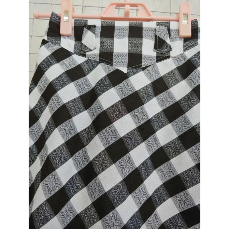 Chân váy caro trắng đen dáng chữ A