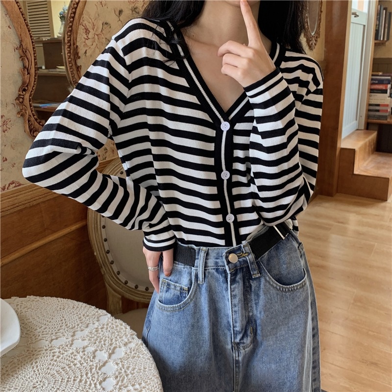 【ZHELIHANGFEI】Áo Cardigan Dệt Kim Tay Dài Dáng Rộng Lưng Cao Họa Tiết Kẻ Sọc Dễ Phối Đồ